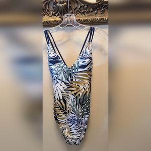 HURLEY ONE PIECE SWIMSUIT SZ M